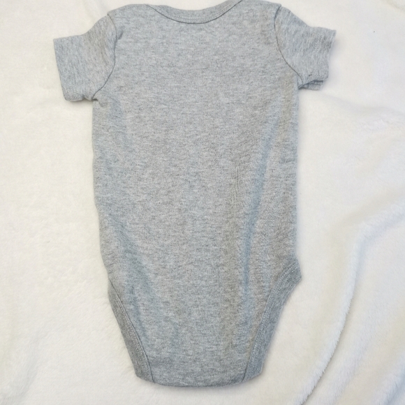 🔥3/$15🔥Nike Baby's Grey Slogan Bodysuit/onesie - Picture 4 of 6